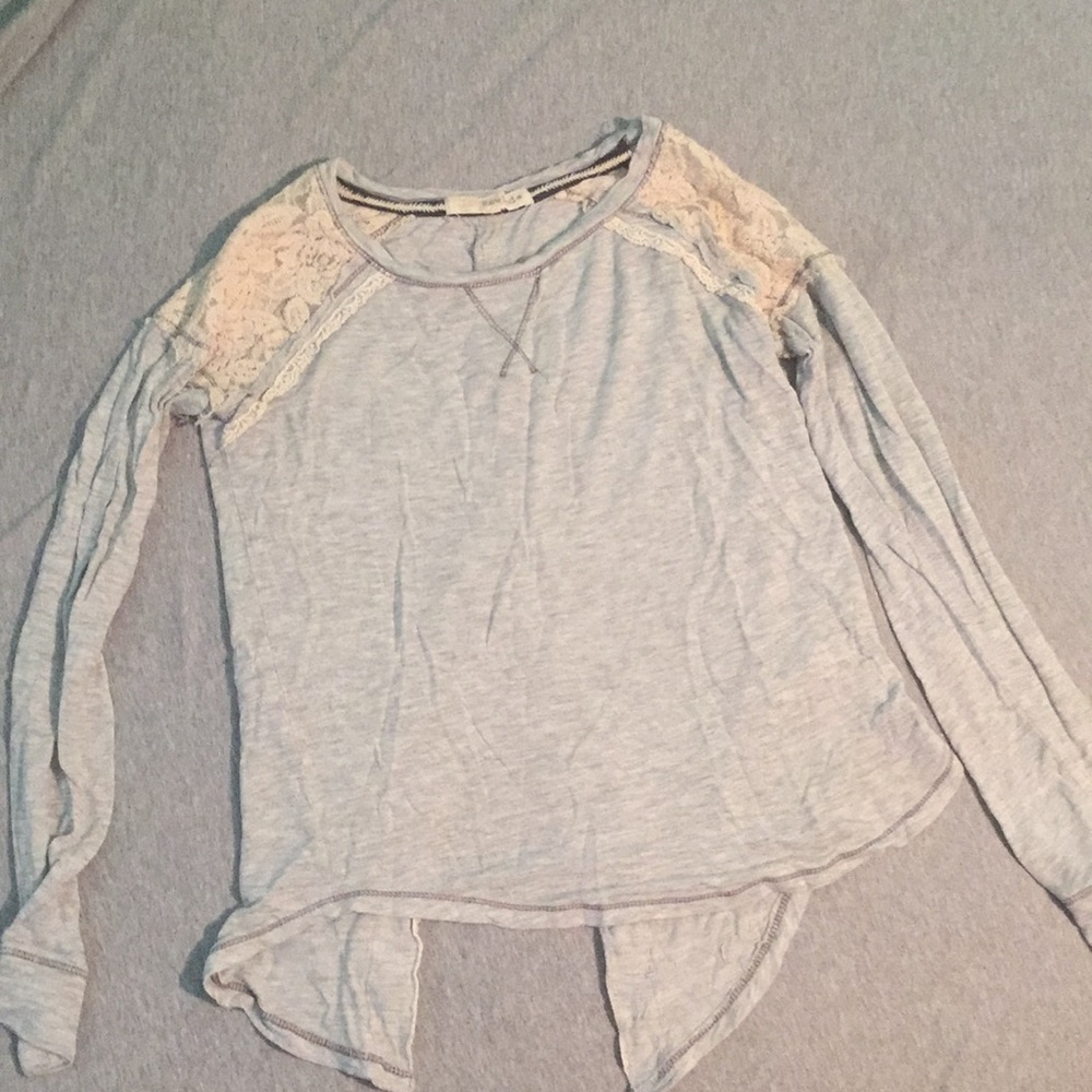 Light gray long sleeve shirt